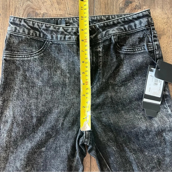 NWT Armani Exchange Vintage Black Wash Freyed Zipper Hem Size 26 - Picture 8 of 16